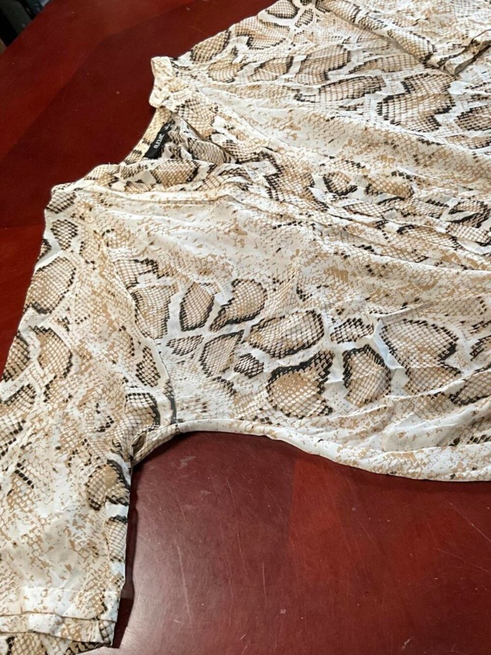 Womens a.n.a Beige Brown Lightweight Snakeskin Print Blouse Top (Medium)